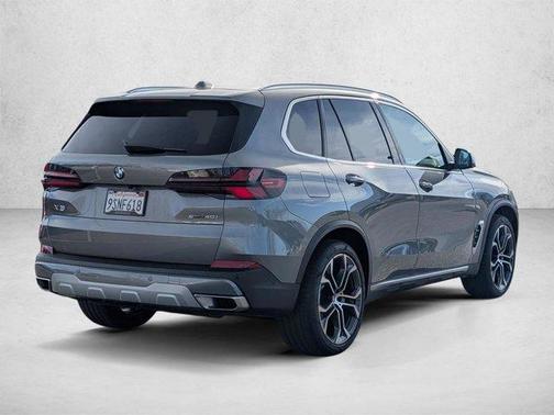 Gray Metallic 2025 BMW X5 sDrive40i