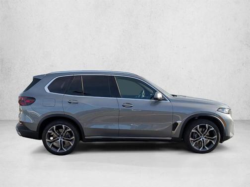 Gray Metallic 2025 BMW X5 sDrive40i
