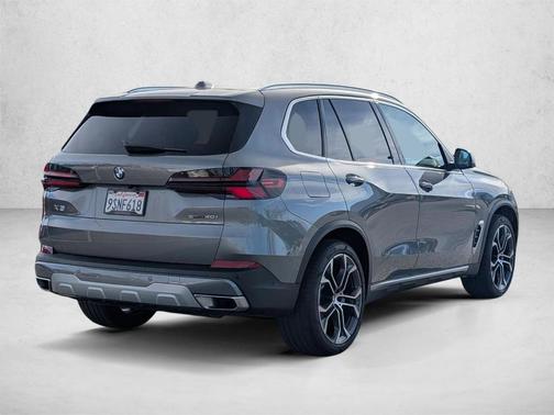 Gray Metallic 2025 BMW X5 sDrive40i