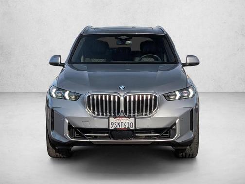 Gray Metallic 2025 BMW X5 sDrive40i