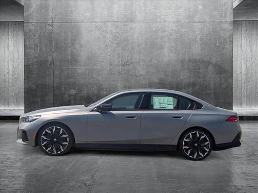 2025 BMW i5 M60