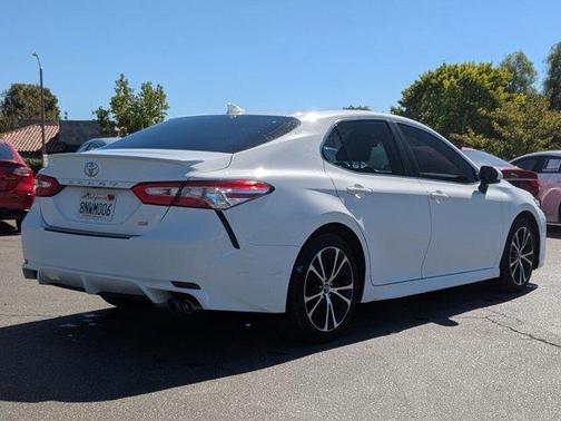 2020 Toyota Camry SE