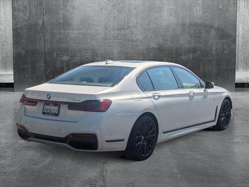 2022 BMW 740 i