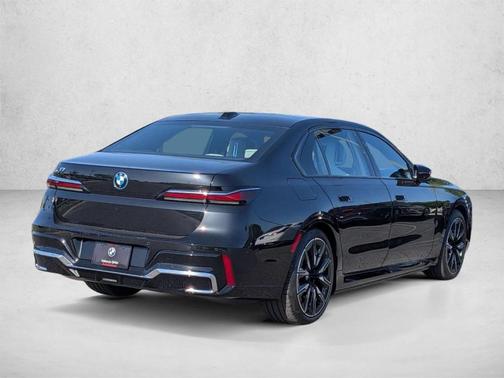 Black Sapphire Metallic 2024 BMW i7 M70