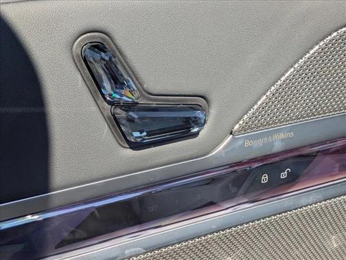 Black Sapphire Metallic 2024 BMW i7 M70