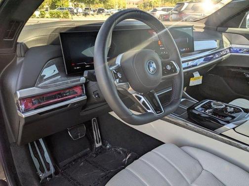 Black Sapphire Metallic 2024 BMW i7 M70