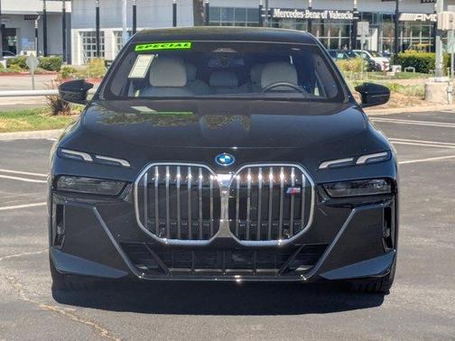 Black Sapphire Metallic 2024 BMW i7 M70