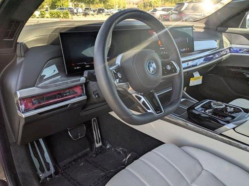 Black Sapphire Metallic 2024 BMW i7 M70