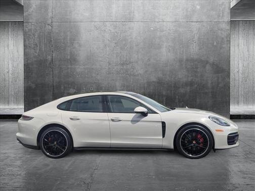 2022 Porsche Panamera