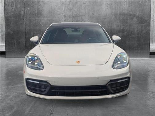 2022 Porsche Panamera