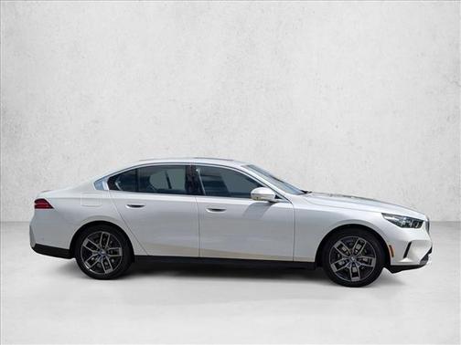 Mineral White Metallic 2026 BMW 530 i