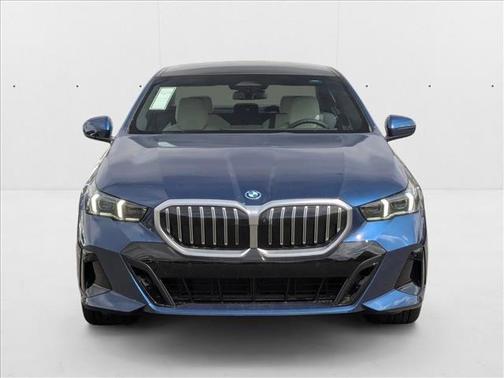 2025 BMW 550e xDrive