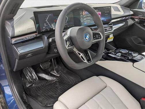 2025 BMW 550e xDrive