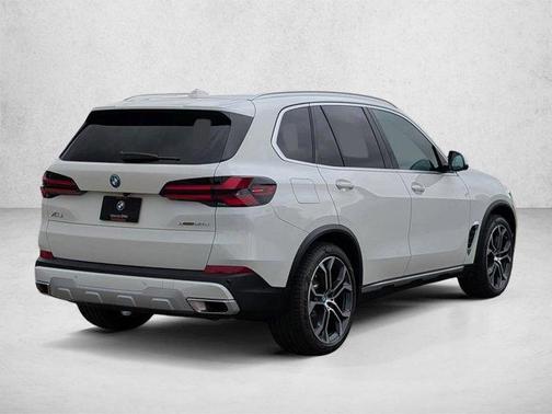 Alpine White 2024 BMW X5 PHEV xDrive50e