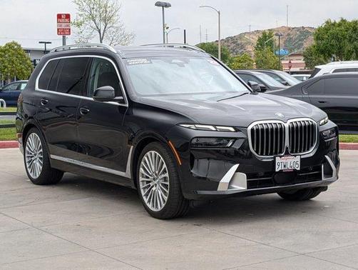 Black Sapphire Metallic 2025 BMW X7 xDrive40i