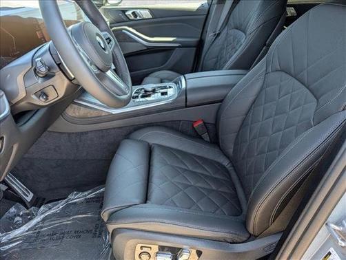 Gray Metallic 2026 BMW X7 xDrive40i