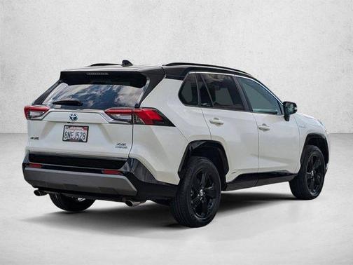 Blizzard Pearl 2020 Toyota RAV4 Hybrid XSE