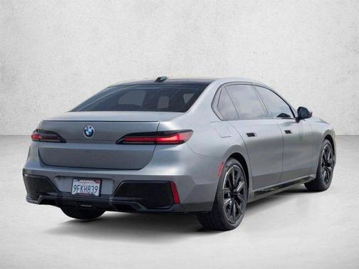 Pure 2023 BMW 740 i