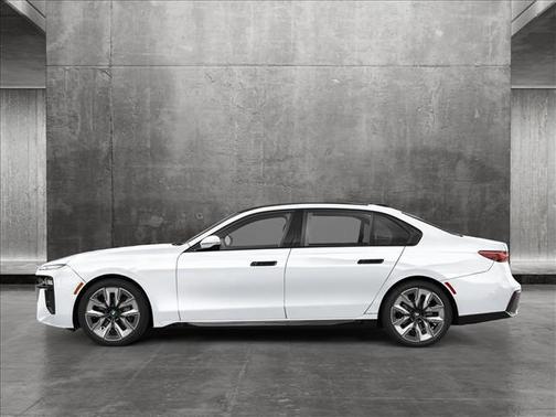 2025 BMW 740 i