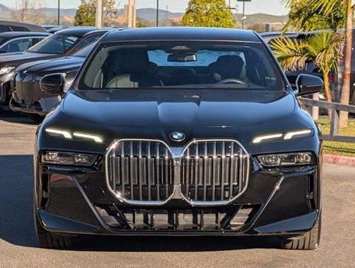 2023 BMW 740 i