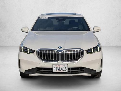 Alpine White 2026 BMW 530 i