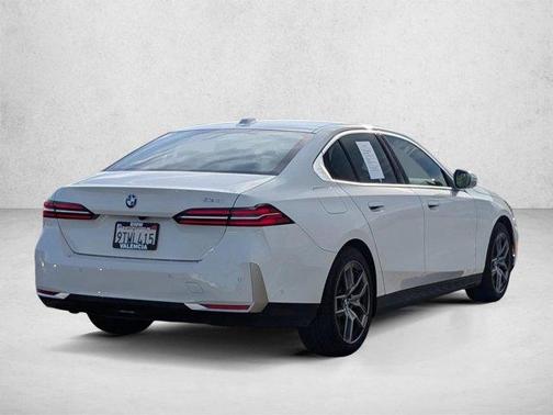 Alpine White 2026 BMW 530 i