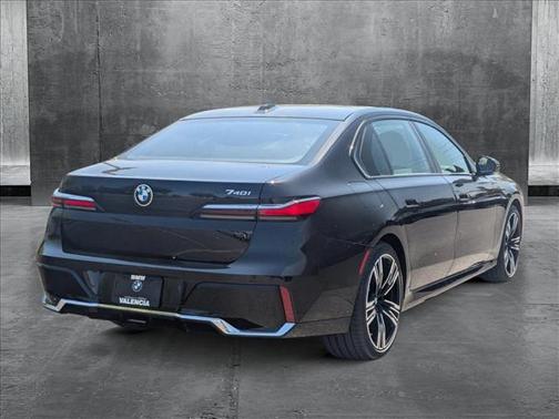 2025 BMW 740 i