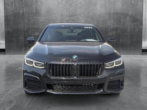 2022 BMW 740 i