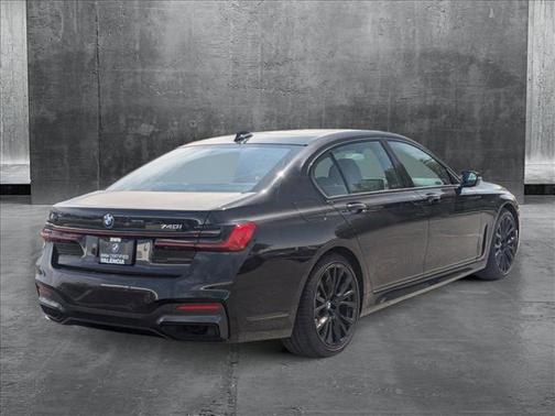 2022 BMW 740 i