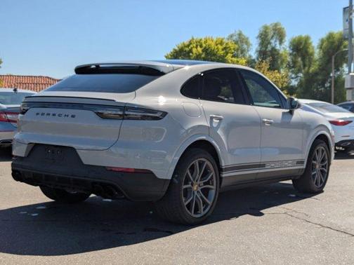 2022 Porsche Cayenne 