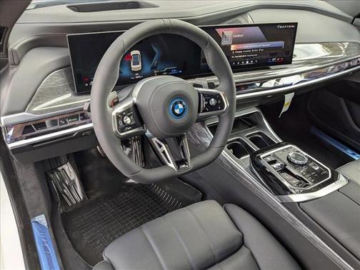 2026 BMW 750e xDrive