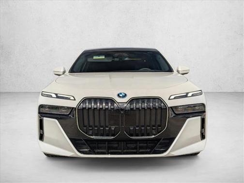 2026 BMW 750e xDrive