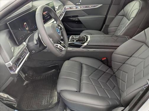 2026 BMW 750e xDrive