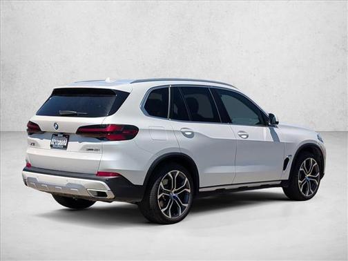 Mineral White Metallic 2026 BMW X5 sDrive40i