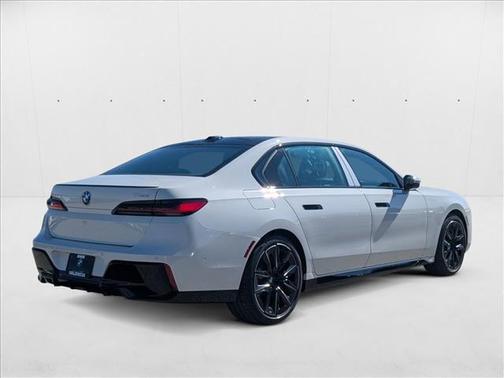 2025 BMW 740 i