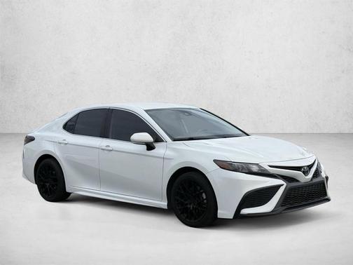 White 2022 Toyota Camry SE