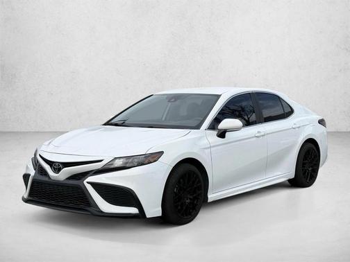White 2022 Toyota Camry SE