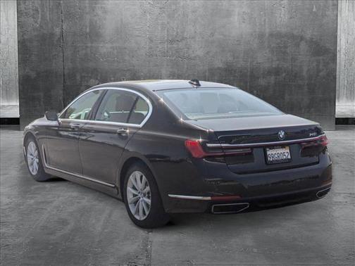 2022 BMW 740 i