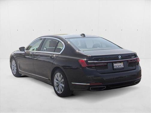 2022 BMW 740 i