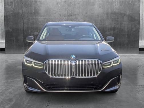 2022 BMW 740 i