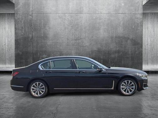 2022 BMW 740 i