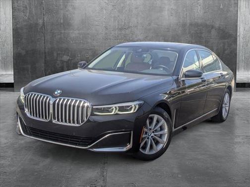 2022 BMW 740 i