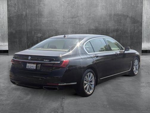 2022 BMW 740 i