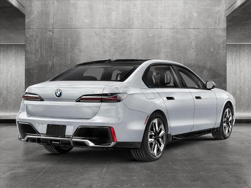 2025 BMW 740 i