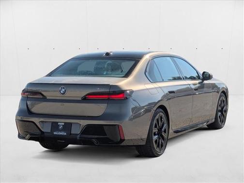 2025 BMW 740 i
