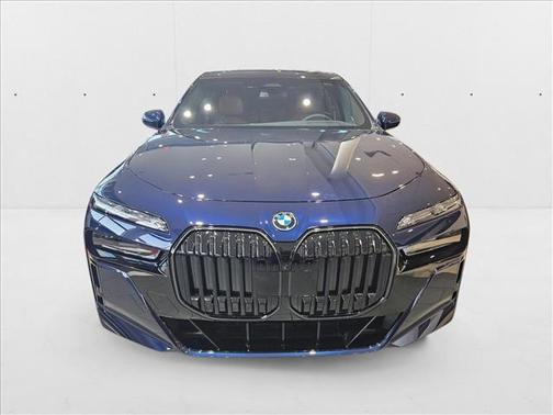 2026 BMW 750e xDrive