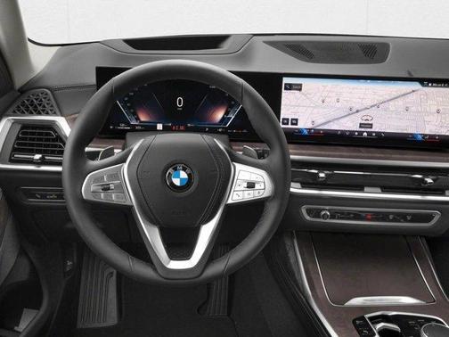 Manhattan Green Metallic 2027 BMW X7 xDrive40i