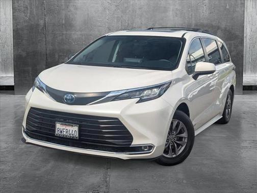 2021 Toyota Sienna XLE