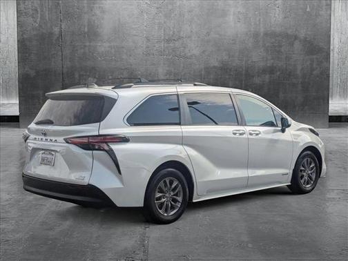 2021 Toyota Sienna XLE