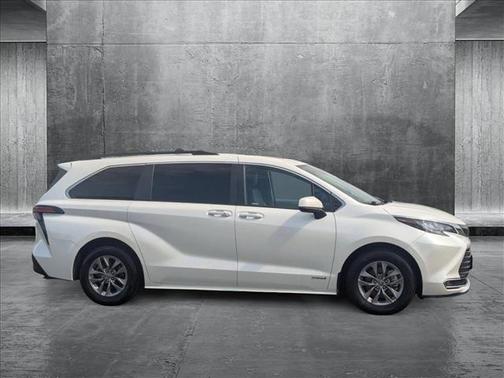 2021 Toyota Sienna XLE